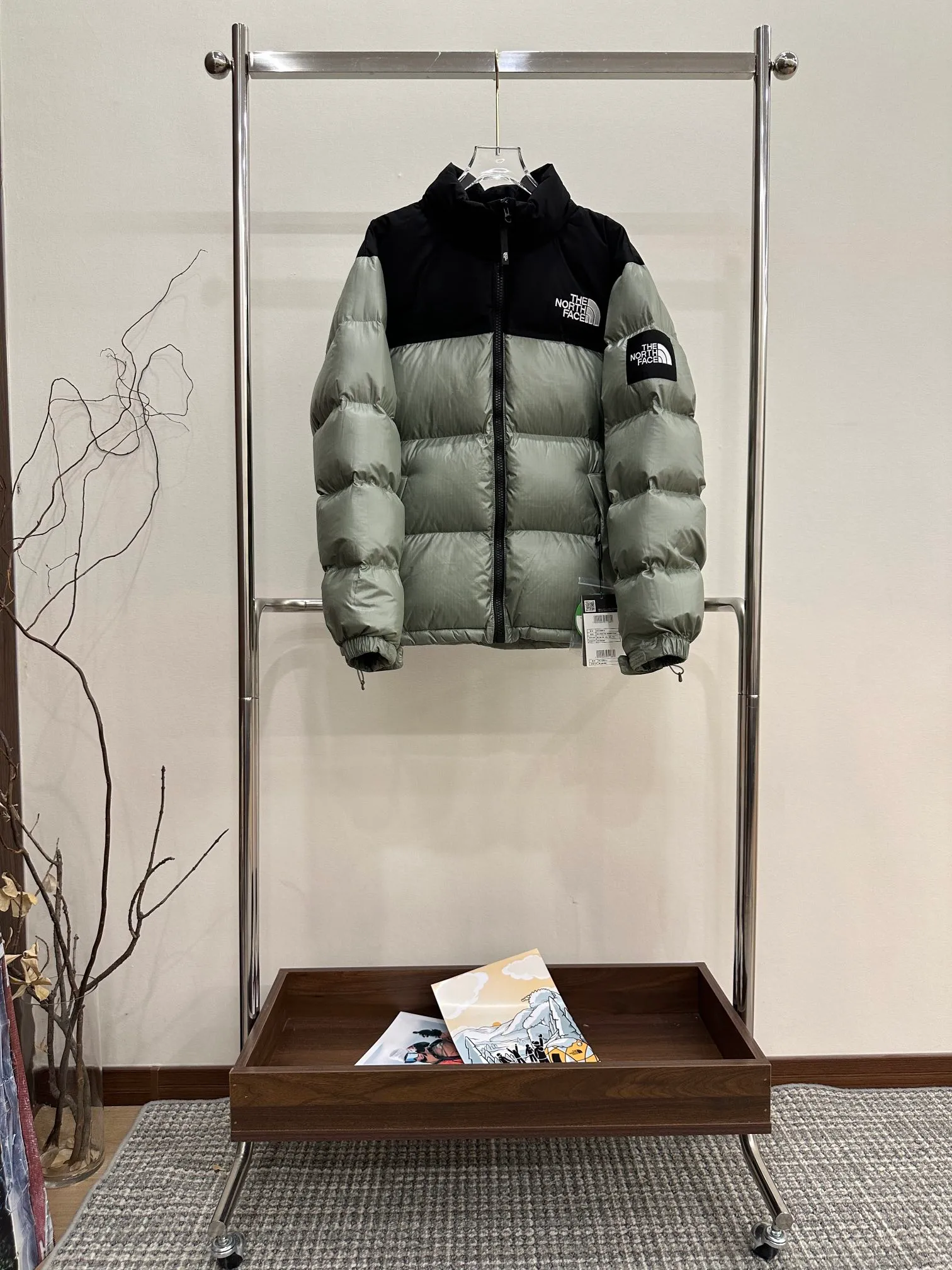 Top original version 💰P310 Style number: Y 101 #Green The North Face /North Face Large plaid Same Style down jacket for men and women Trend vane Kanye Same Style! The pure original national standard 90 white duck down is fluffy and full, and has strong outdoor functions. The outer and inner fabrics are waterproof and have strong adhesive strength, which is water-proof, and the down filling is up to 350g! Don’t miss this super nice down jacket~. Feel free to wear Versatile, and feel free to go to the snow in winter. Complete range of water-washable laser markings! Black technology 3M waterproof treatment, regardless of rain and snow in winter! YKK original zipper restores Authentic, you deserve it this autumn and winter! Size:XS-XXL